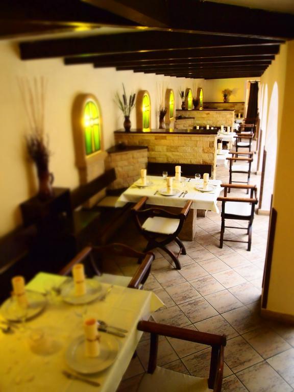 Excalibur Penzion a Restaurace Moravská Třebová Exterior foto