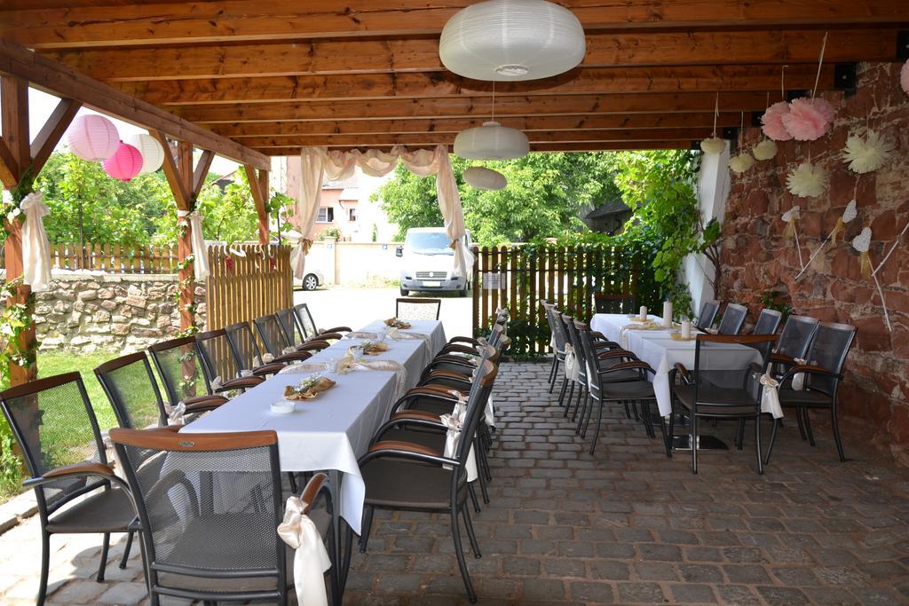 Excalibur Penzion a Restaurace Moravská Třebová Exterior foto