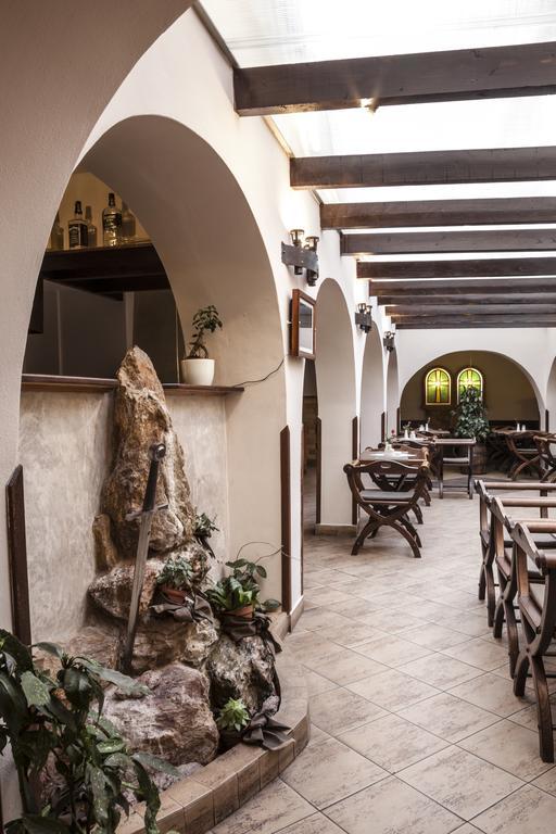 Excalibur Penzion a Restaurace Moravská Třebová Exterior foto